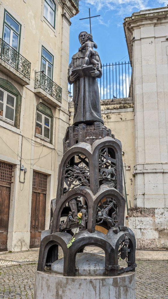 Saint Anthony statue, outside Santo António Church